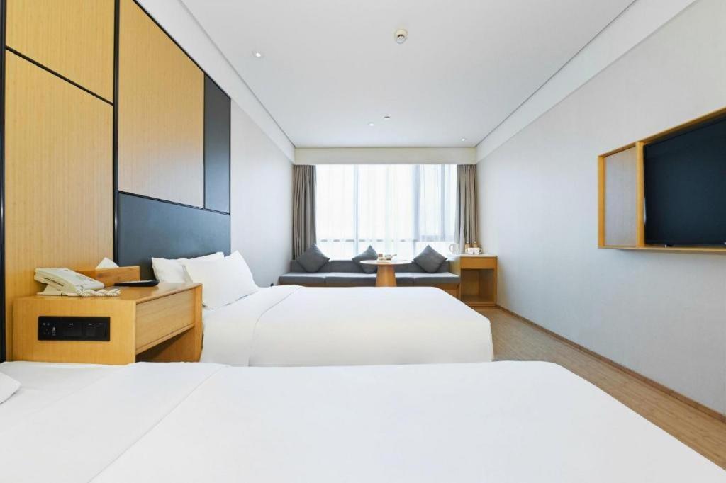 Ji Hotel Shanghai Hongqiao Yan'An XI Road Eksteriør billede