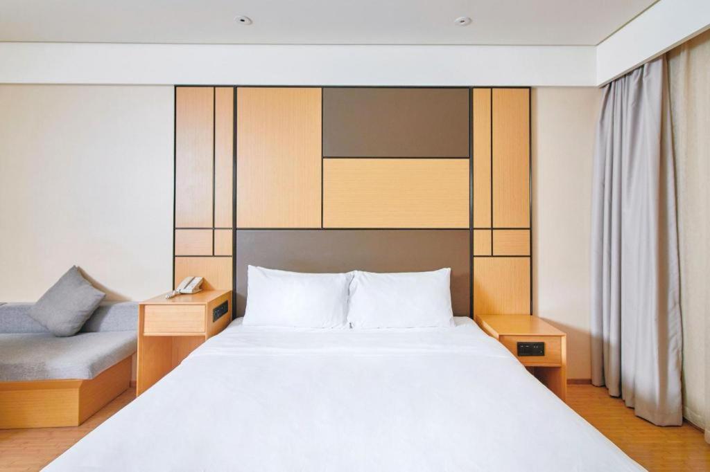 Ji Hotel Shanghai Hongqiao Yan'An XI Road Eksteriør billede